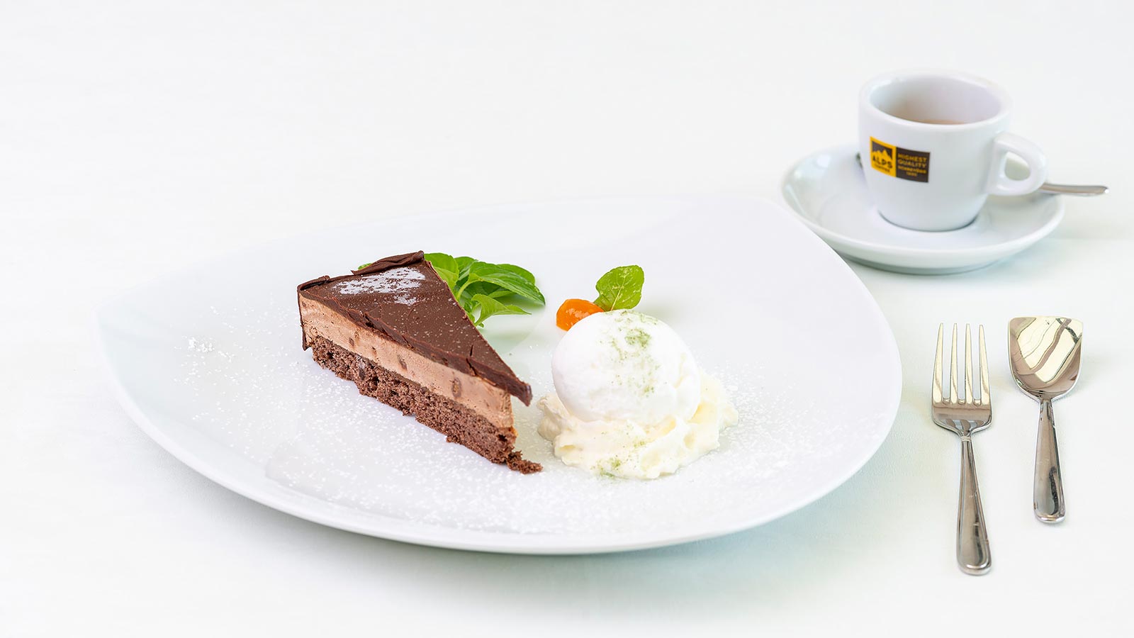 Dessert in funivia, una torta di mousse al cioccolato